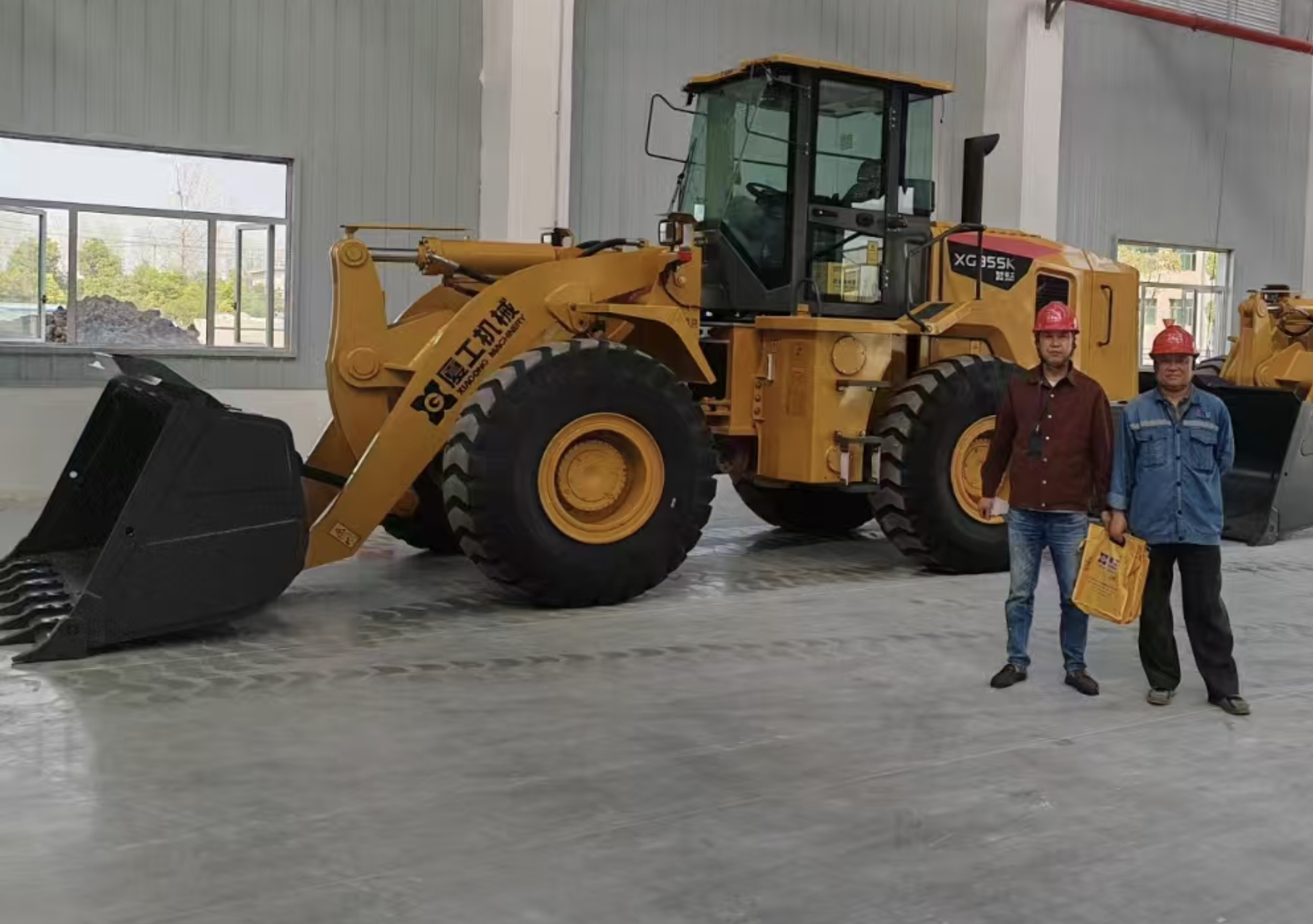 新車(chē)培訓(xùn)交接完畢，合影留念